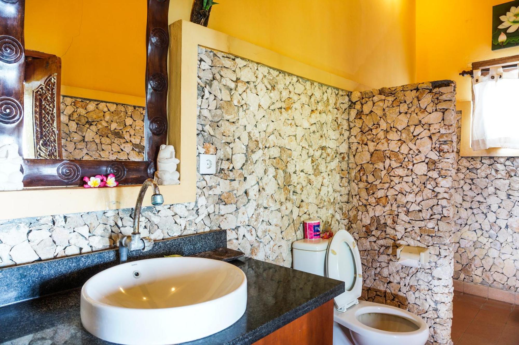Oka 7 Bungalow Nusa Lembongan  Room photo